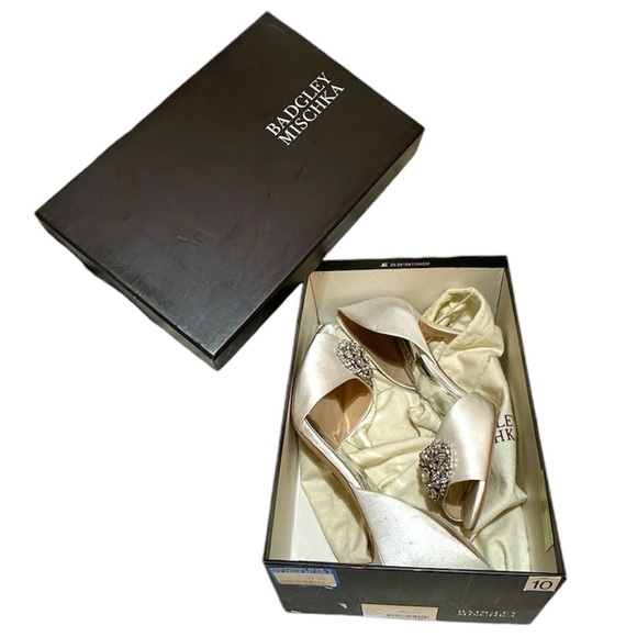 LIKE NEW in box Badgley Mischka Dana Peep Toe Pumps Sz 10 - Picture 11 of 13